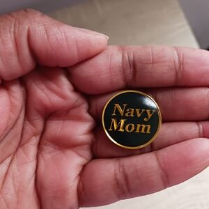 Navy Mom Lapel Pin